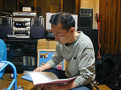 ���郌�R�[�f�B���O�ɔ����ĖȖ��Ȍ������s���q�t�f�̉��y�ēE���{