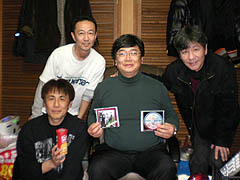 �J�����}�����{�ɂ��q�t�f�S�l�̋M�d�ȏW���ʐ^...