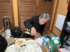 �������������U�镑���Ȃǉ����z�X�g�𖱂߂����...