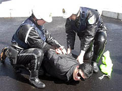 ��艟������ꂽ�p���N�j... �����f���Ɉ���������󂪂Ȃ��B��l�̌x�@���̉^����A�����ɁH�H