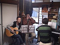 �A���R�[���̓n�[�v�̃\���������I�ȁu�N���������ƌĂ񂾏ꏊ�v...