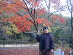 �Ȃ񂽂��āg�g�t�̉�h�ł���B�X���A�`���[�̍g�t�̑O��...