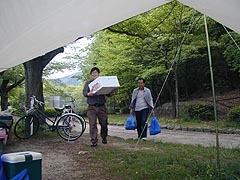 ���o���̐�w��؂��đ�ʂ̐H�ނ��������񂾐X���Ɖ���...