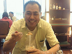 ���{�̕����E�o�ς̒��S�A�����ŌǌR�������鉜��N...