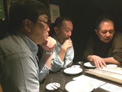 ���j���[�̑I���ɗ]�O���Ȃ��X���A���{�A����