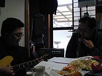 ���{�v���f���[�T�[�Ɛ^���ȕ\��ŏڍׂȑł����킹������X��...