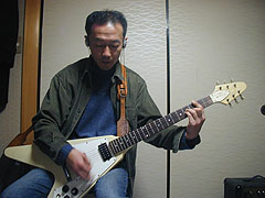 �X�������O�ȃM�^�[�����t���鋴�{�I