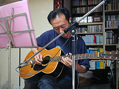 �����̃A�R�[�X�e�B�b�N�\����^�����鋴�{...