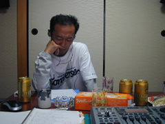 ���̓��M�^�[�̘^���͍s��Ȃ��������{�B�Ȃ����e�[�u���ɂ̓r�[��������ł���...