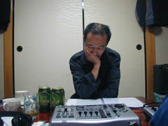 �y����t���Ȃ���^�����ʂ��m�F���鋴�{�B�S�Ȃ����J���������ݏo�Ă���H