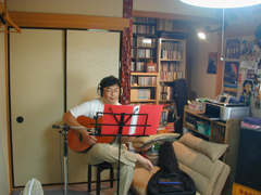 �A�R�[�X�e�B�b�N�M�^�[�̃o�b�L���O��^�����Ă���X��...