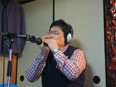 �v�X�Ƀn�[�v�̉��t��^������X��...