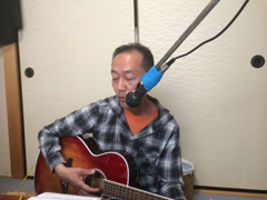 �����͎R���̃G���A�R�ŐV�Ȃ𔭕\���鋴�{...