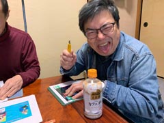 ���̖T��ō�Ƃ����������Ƀp���N�Ȏp�����т��H�X��...